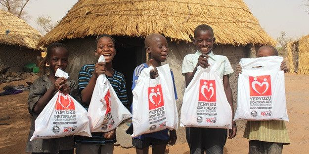 YERYÜZÜ DOKTORLARI, SOMALİ’DE 5 UZMAN DOKTOR MEZUN ETTİ